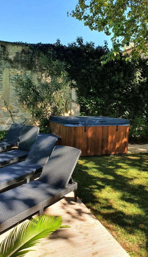 Hotel Le 4 Feuilles En.Camargue Bernis Exterior foto